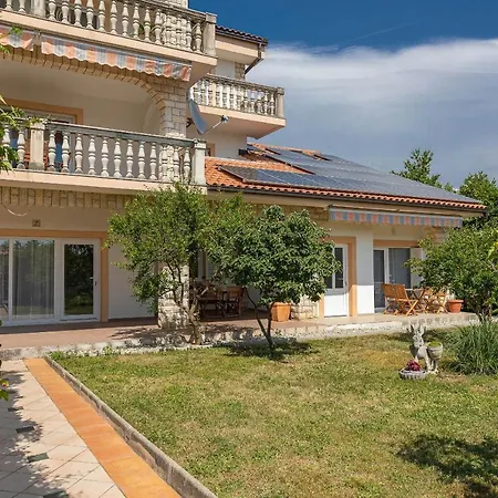 아파트 With Parking Space - 5589 *