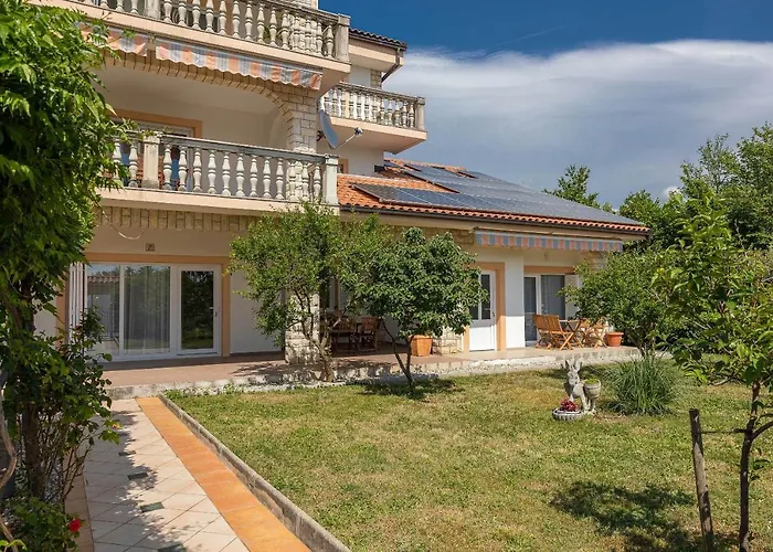 아파트 With Parking Space - 5589 *