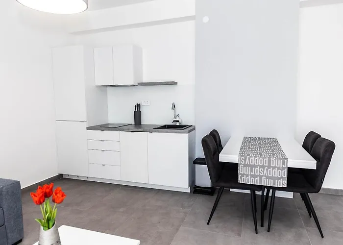 With Parking Space - 5589 크리크베니카