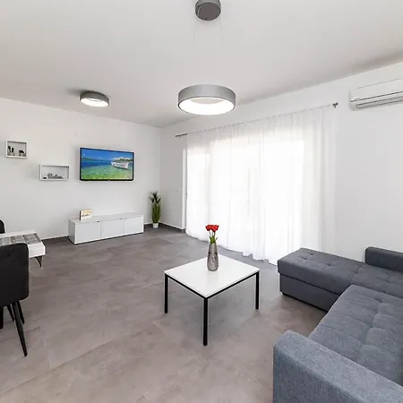 With A Parking Space - 5589 Crikvenica