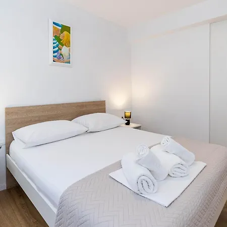 Apartment With A Parking Space - 5589 Crikvenica